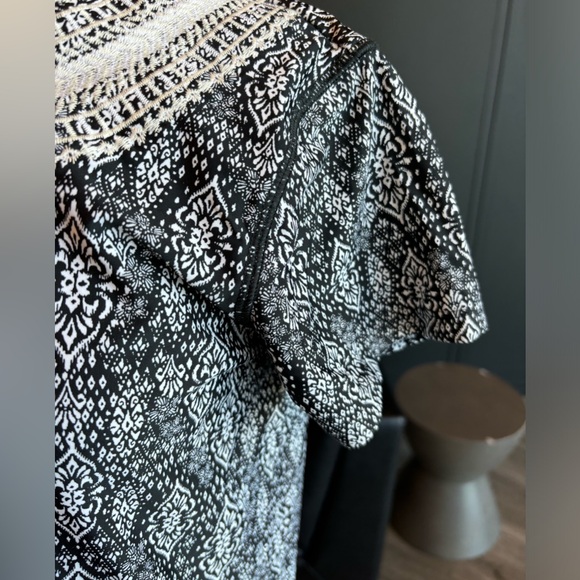 Black & white easy patterned dress in UPF 50 fabric! - Picture 3 of 7